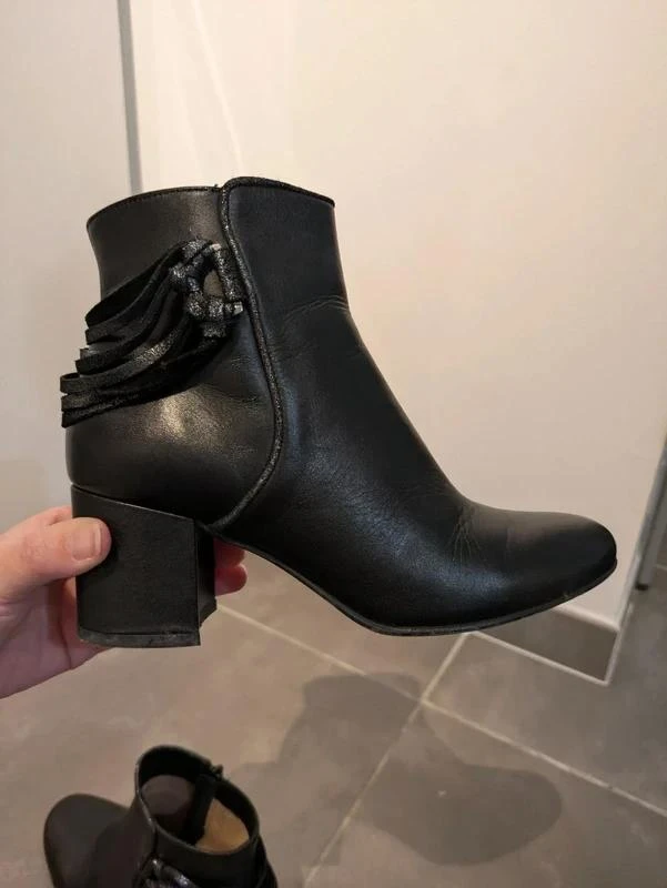 Bottines à talons 6 cm bout rond noire et et argent en cuir Mellow Yellow